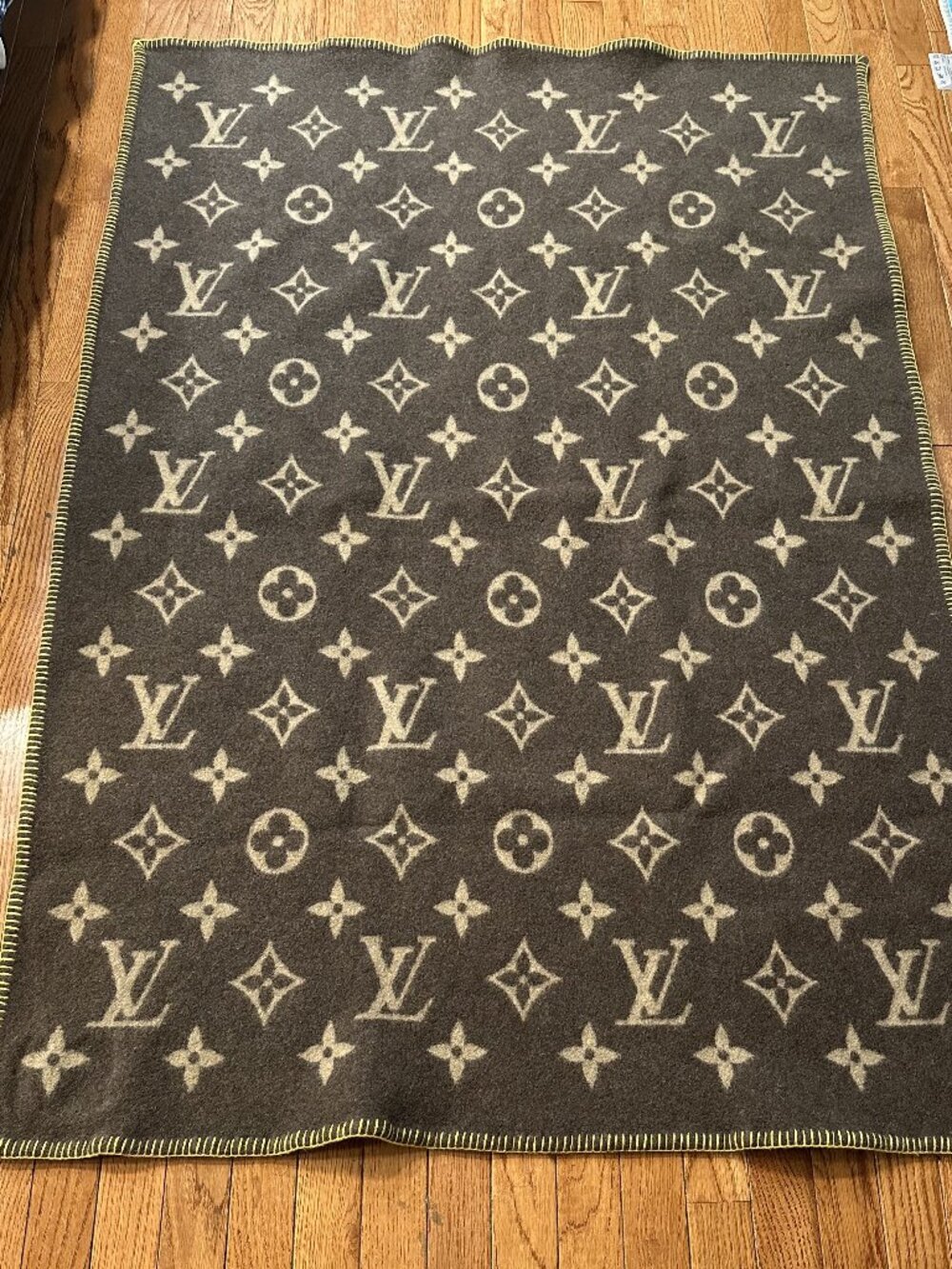 🔥Louis Vuitton Neo Monogram Blanket Reversible🔥